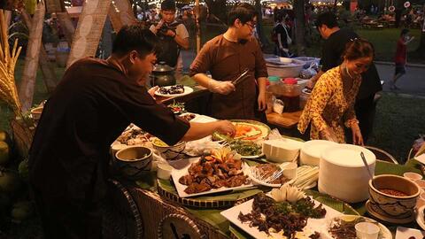 Trải nghiệm ẩm thực ba miền chuẩn 5 sao giá bình dân giữa TPHCM