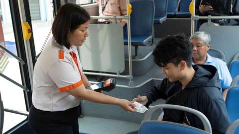TPHCM miễn phí xe buýt: Một mũi tên, nhiều đích đến