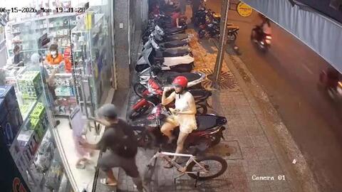 Thiếu niên 17 tuổi xin lỗi sau vụ đánh người phụ nữ tại cửa hàng điện thoại