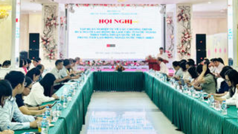 Hỗ trợ toàn bộ hoặc phần lớn chi phí đào tạo, vé máy bay cho người đi làm việc ở nước ngoài theo thỏa thuận quốc tế