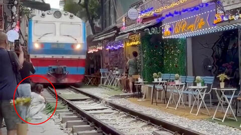 Chủ quán cà phê trong vụ du khách bị tàu hỏa va trúng điện thoại bị xử phạt