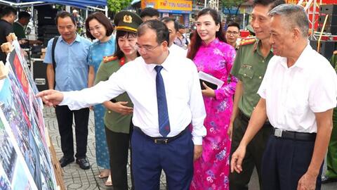 Hải Phòng khai mạc triển lãm Mùa Thu độc lập - Khát vọng hùng cường