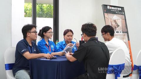 Đa dạng chính sách học bổng, hỗ trợ tân sinh viên nhập học