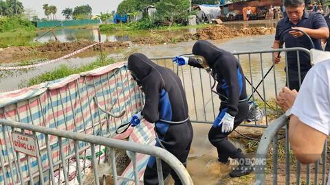 Thợ lặn tìm nam sinh nghi bị nước cuốn trôi ở Hà Nội