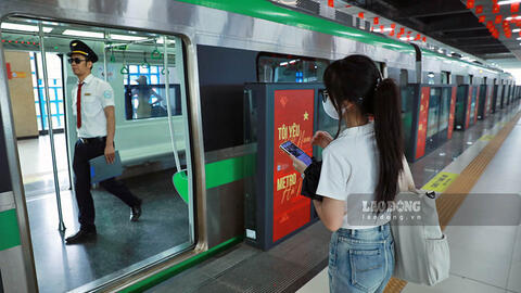 Từ nay, chỉ cần một thẻ vé duy nhất để đi cả xe buýt và metro ở Hà Nội
