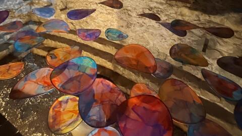 Giới trẻ chen chân khám phá bên trong tháp nước Hàng Đậu