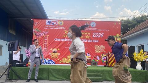 Công nhân Bình Dương vui hội trò chơi dân gian