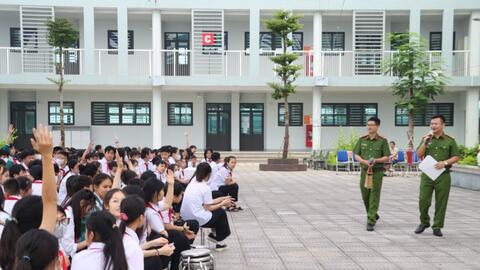 Tuyên truyền Luật Căn cước 2023 cho học sinh trường THCS Trần Phú