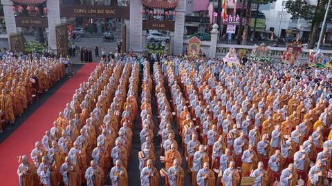 Giáo hội Phật giáo TP HCM trao quỹ "Vì người nghèo", "Vì biển đảo quê hương"