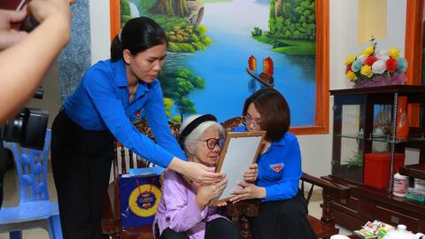 Hải Dương: Trao tặng ảnh phục chế chân dung tới thân nhân liệt sĩ