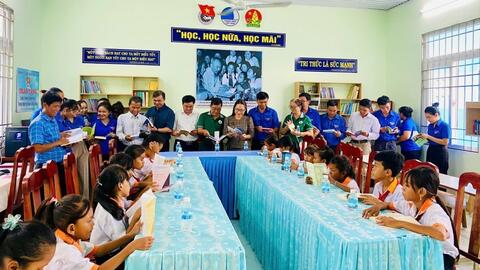 Ninh Thuận: Trao tặng thư viện khuyến học cho học sinh vùng cao