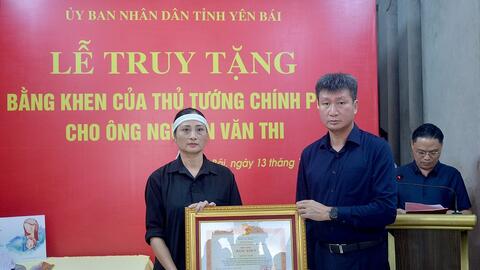 Truy tặng Bằng khen người hy sinh khi cứu nạn trong bão số 3