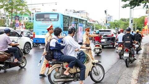 Xử lý hơn 3.900 học sinh vi phạm quy định đội mũ bảo hiểm