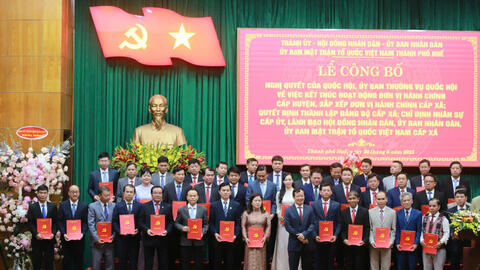 Thành phố Huế: Công bố chức danh lãnh đạo 21 phường và 19 xã mới