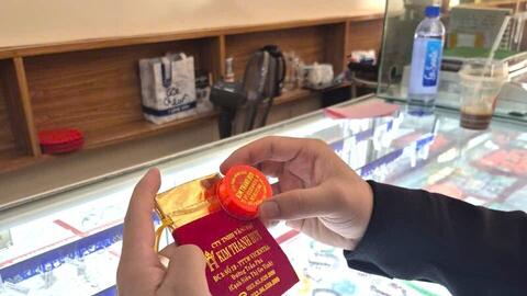 Nghệ An đông kín người đi mua vàng ngày vía Thần Tài