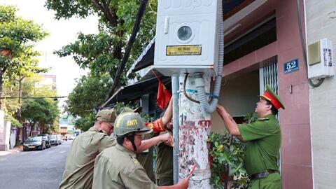 Dán, vẽ sản phẩm quảng cáo trên cột điện bị phạt đến 20 triệu đồng