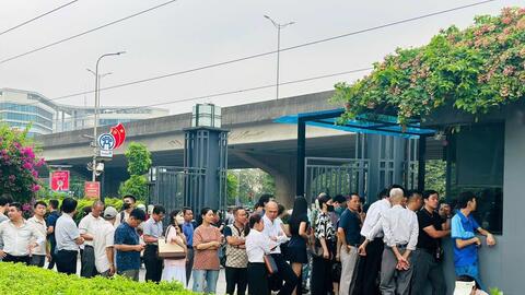 Chùm ảnh: Người dân xếp hàng chờ 'sở thị' Quy hoạch tổng thể Thủ đô