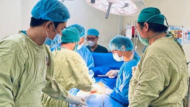 Hai người bệnh hồi sinh từ nghĩa cử hiến tạng của một phụ nữ chết não