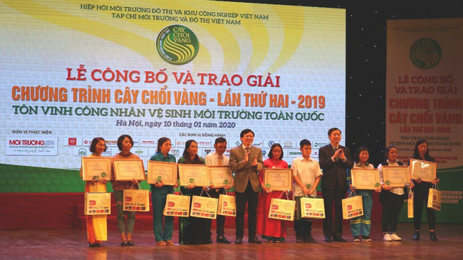 Tôn vinh 72 công nhân vệ sinh môi trường - Ảnh 2. Tôn vinh 72 công nhân vệ sinh môi trường - Ảnh 2.