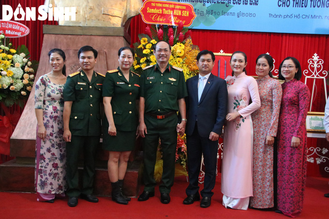 Nguyên Thứ Trưởng thường trực đầu tiên Bộ Lao động - Thương binh và Xã hội nhận 'Huân chương Hoàng gia Sahametrei hạng Nhất' - Ảnh 9. Nguyên Thứ Trưởng thường trực đầu tiên Bộ Lao động - Thương binh và Xã hội nhận 'Huân chương Hoàng gia Sahametrei hạng Nhất' - Ảnh 9.