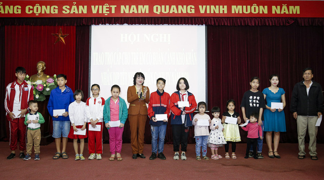 Hà Nội: Trao166 suất quà cho trẻ em có hoàn cảnh khó khăn nhân dịp Tết Canh Tý 2020 - Ảnh 3. Hà Nội: Trao166 suất quà cho trẻ em có hoàn cảnh khó khăn nhân dịp Tết Canh Tý 2020 - Ảnh 3.
