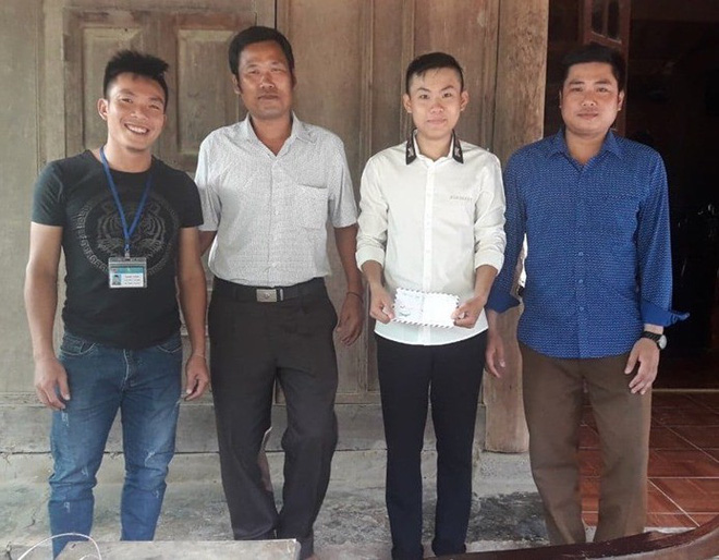 2 nam sinh liều mình lao xuống dòng lũ cứu người tàn tật bị cuốn trôi - Ảnh 1. 2 nam sinh liều mình lao xuống dòng lũ cứu người tàn tật bị cuốn trôi - Ảnh 1.