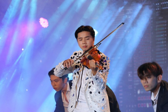Quán quân HUTECH’s Talent 2020 xuất sắc kể chuyện trầm cảm bằng vũ đạo - Ảnh 6. Quán quân HUTECH’s Talent 2020 xuất sắc kể chuyện trầm cảm bằng vũ đạo - Ảnh 6.