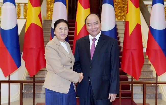 Thủ tướng tiếp Chủ tịch Quốc hội Lào