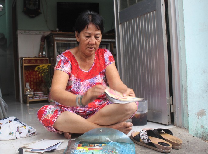 Nhà cháy rụi, vợ chồng già sống cảnh màn trời chiếu đất những ngày cận Tết - Ảnh 3. Nhà cháy rụi, vợ chồng già sống cảnh màn trời chiếu đất những ngày cận Tết - Ảnh 3.