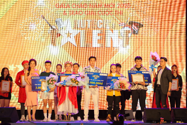 Quán quân HUTECH’s Talent 2020 xuất sắc kể chuyện trầm cảm bằng vũ đạo - Ảnh 7. Quán quân HUTECH’s Talent 2020 xuất sắc kể chuyện trầm cảm bằng vũ đạo - Ảnh 7.