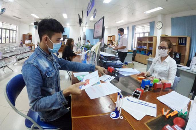 Phao cứu sinh cho người lao động - Ảnh 1. Phao cứu sinh cho người lao động - Ảnh 1.