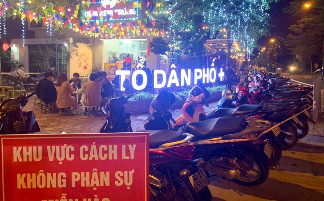 Quán nước bị thực hiện các biện pháp phòng chống dịch như khu vực cách ly do để khách không đeo khẩu trang đến. Ảnh: Cổng TTĐT Đông Triều.