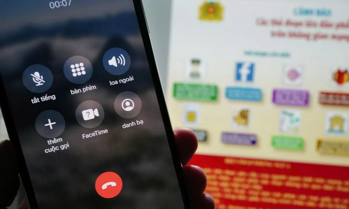 Cuộc gọi lừa đảo thường đến từ các số máy lạ. Ảnh: Ngọc Thành