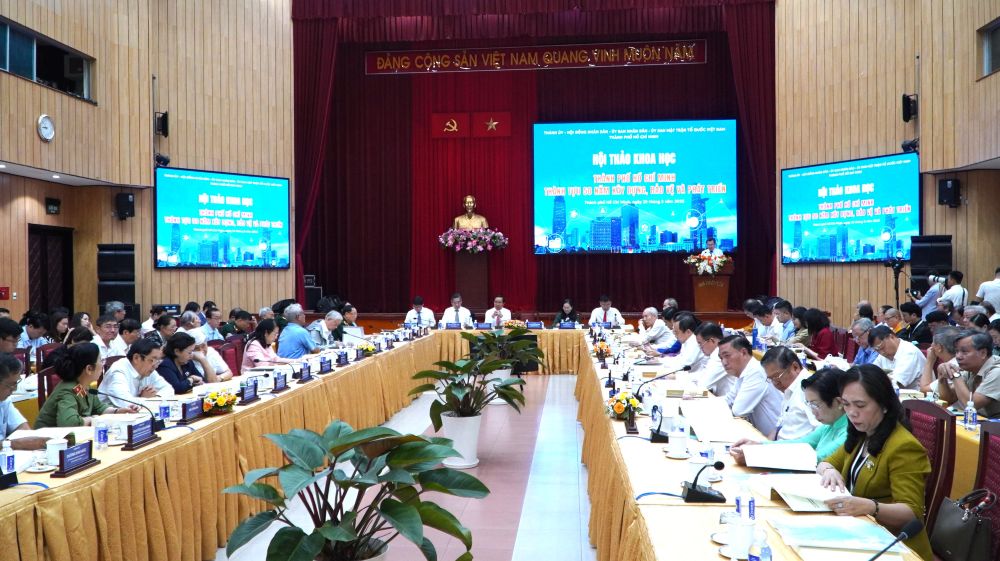 Toàn cảnh hội thảo khoa học “TPHCM thành tựu 50 năm xây dựng, bảo vệ và phát triển”. Ảnh: Minh Tâm