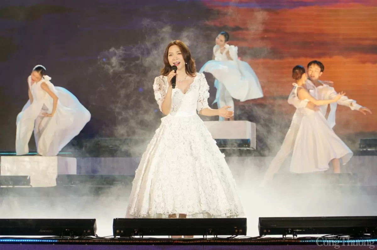 Chương trình có sự góp mặt của nhiều nghệ sĩ, ca sĩ nổi tiếng như Anh Thơ, Trọng Tấn, Ánh Tuyết, Mỹ Tâm, Quang Hào….