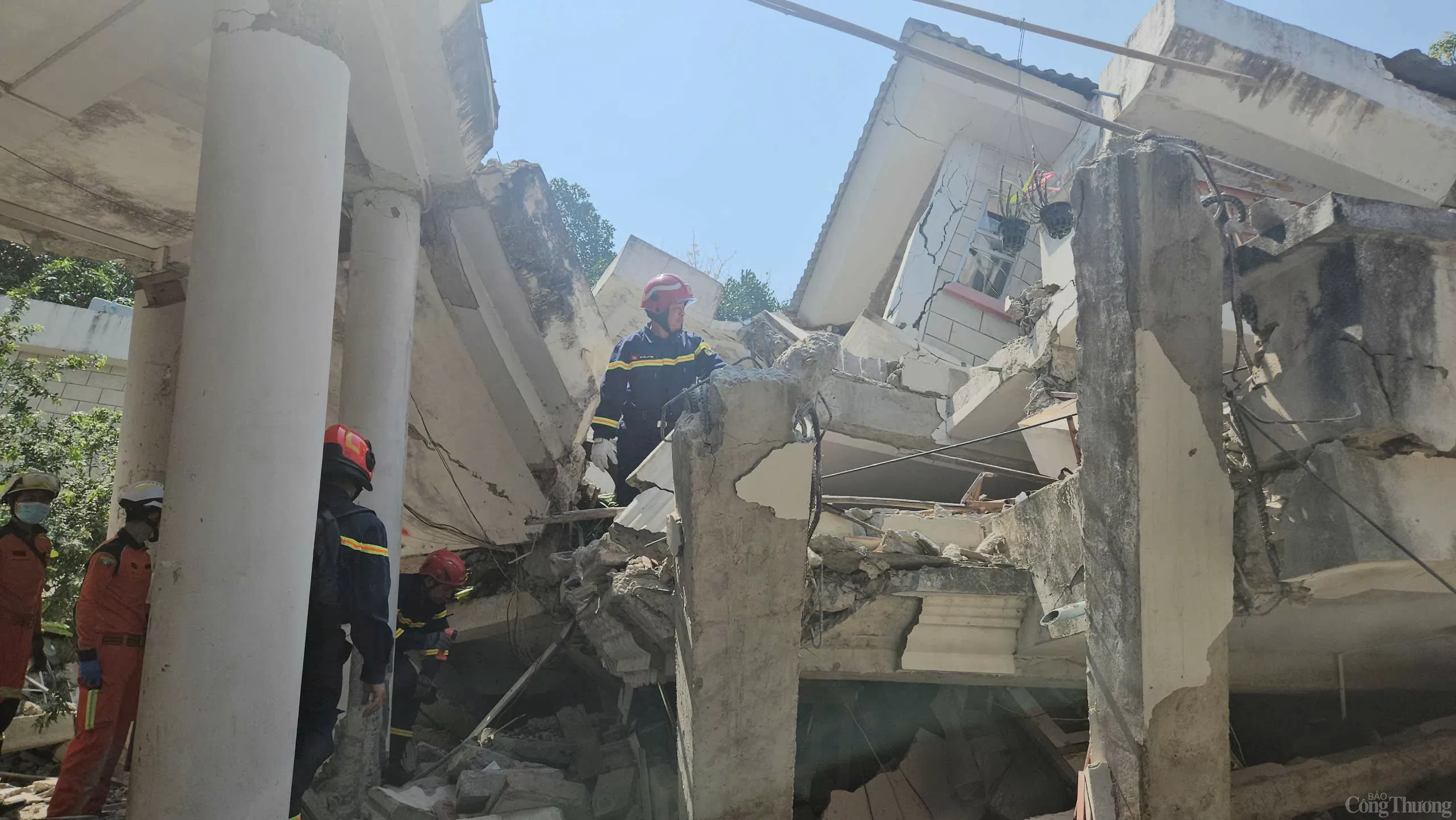 Hình ảnh đầu tiên về Đoàn cứu trợ Việt Nam tại Myanmar Hình ảnh đầu tiên về đoàn cứu trợ Việt Nam tại Myanmar