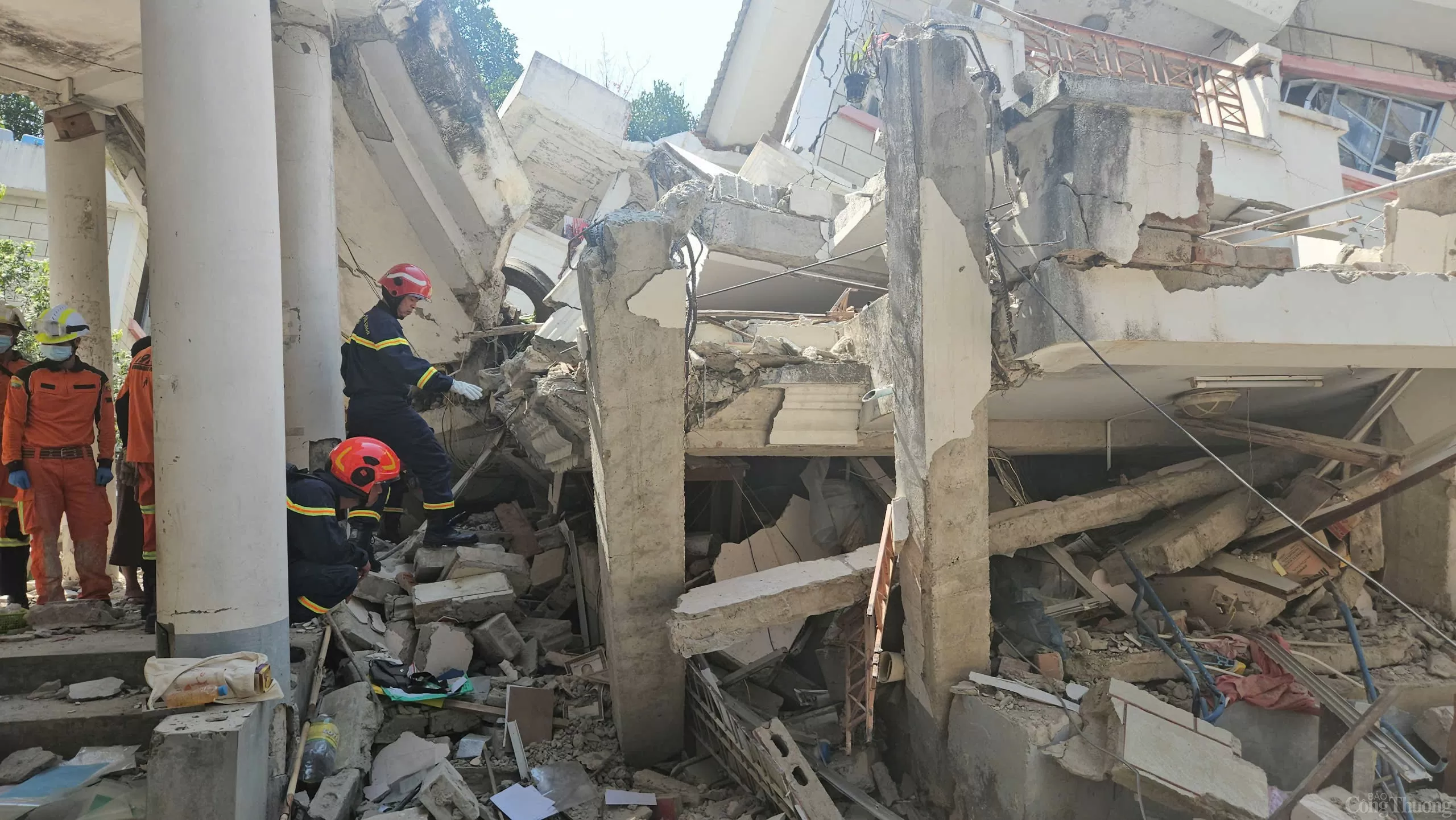 Hình ảnh đầu tiên về Đoàn cứu trợ Việt Nam tại Myanmar Hình ảnh đầu tiên về đoàn cứu trợ Việt Nam tại Myanmar