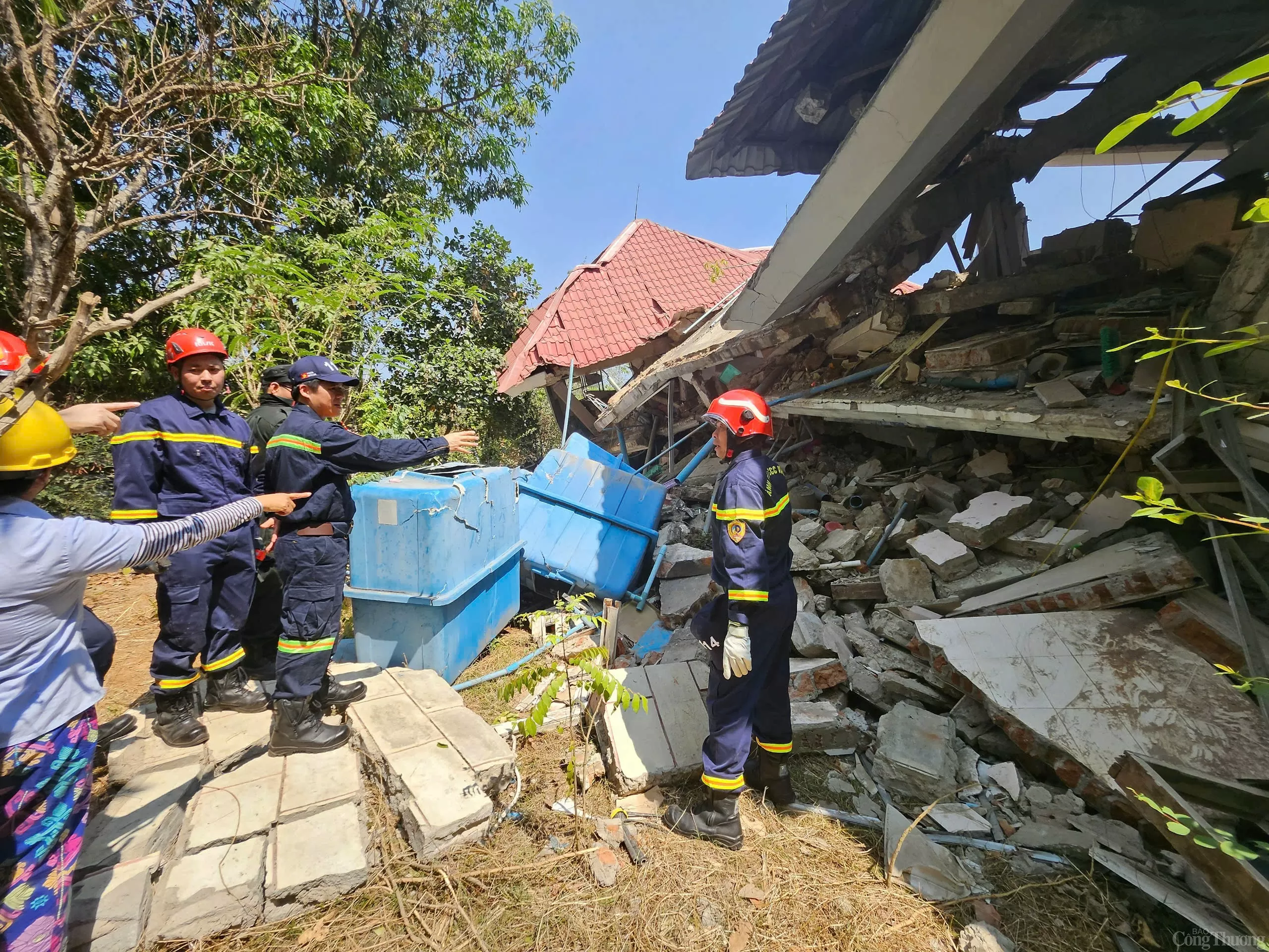 Hình ảnh đầu tiên về Đoàn cứu trợ Việt Nam tại Myanmar Hình ảnh đầu tiên về đoàn cứu trợ Việt Nam tại Myanmar