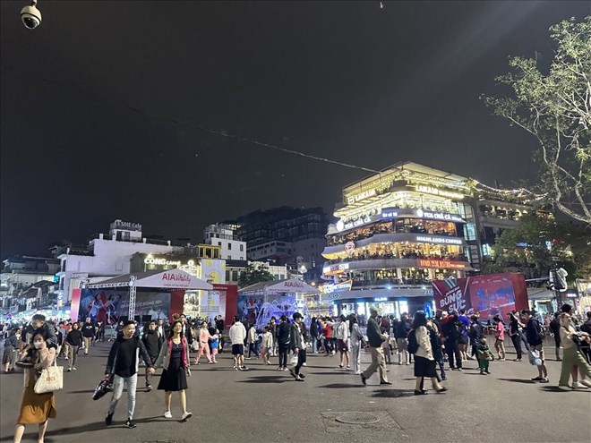 Điều chỉnh thời gian hoạt động phố đi bộ hồ Hoàn Kiếm dịp 30.4