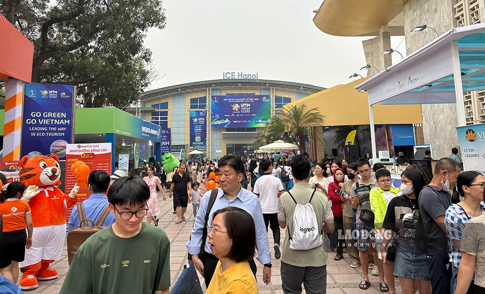 Hội chợ du lịch quốc tế thu hút hàng vạn lượt khách trong 4 ngày. Ảnh: Phạm Huyền