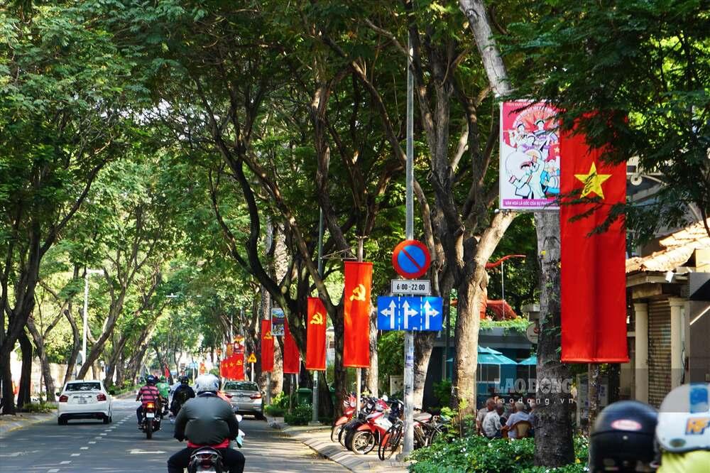 Hà Nội và TPHCM có nhiều hoạt động, chương trình ý nghĩa mừng ngày 30.4. Ảnh: Hà Phương