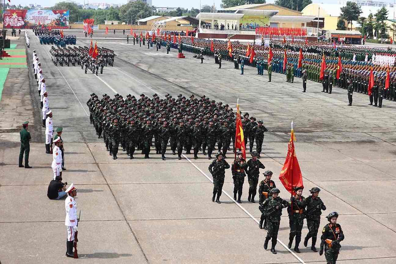 Lễ diễu binh diễu hành chính thức sẽ diễn ra từ 6h30 trên đường Lê Duẩn hướng về Dinh Độc Lập (TP HCM). Ảnh: Ảnh: Anh Chiến - Anh Tú