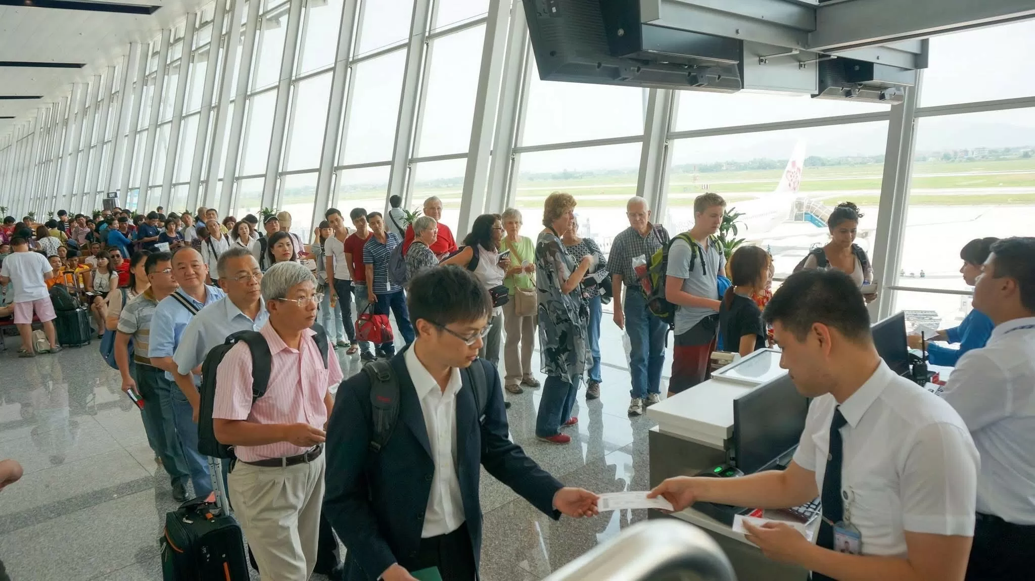 Nhu cầu đi lại bằng đường hàng không tăng cao vào dịp lễ 30/4-1/5.