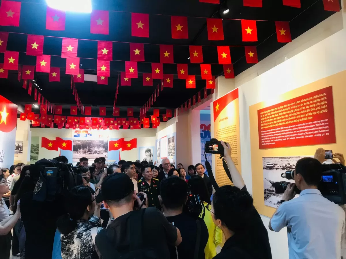 Trưng bày đặc biệt “Non sông liền một dải