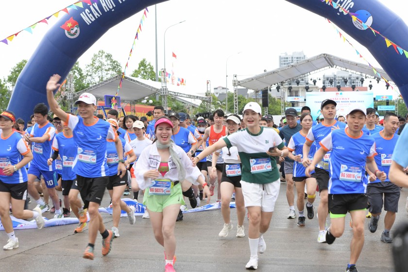 Thanh niên công nhân tham gia giải chạy tại ngày hội. (Ảnh: Đ.Hải)
