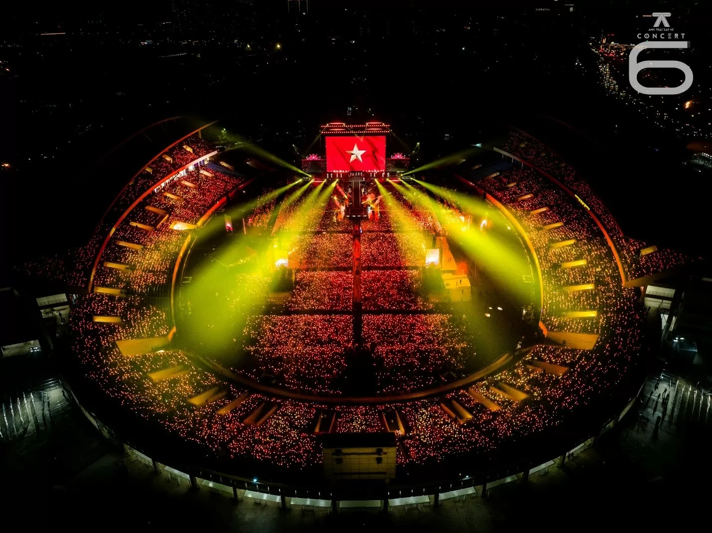 Concert cuối dưới mưa: Anh trai Say Hi đốt cháy sân khấu, fan Việt cháy cả thanh xuân