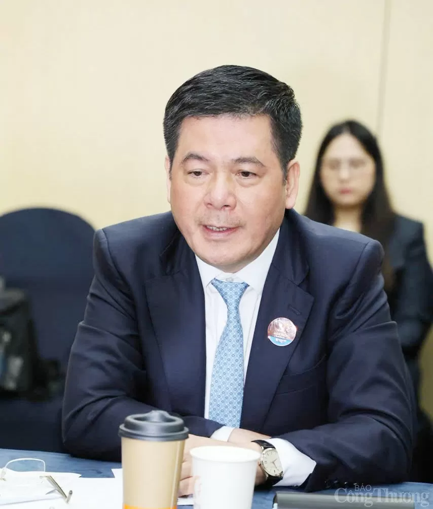 Bộ trưởng Nguyễn Hồng Diên họp song phương với Tổng giám đốc WTO Ngozi Okonjo - Iweala