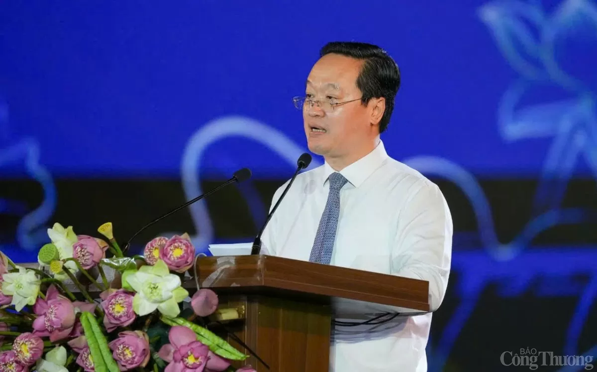 Đồng chí Nguyễn Đức Trung - Bí thư Tỉnh ủy Nghệ An - phát biểu khai mạc Lễ hội Làng Sen 2025