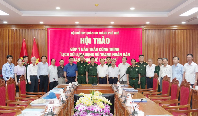 Đại biểu tham dự Hội thảo chụp ảnh lưu niệm. Đại biểu tham dự Hội thảo chụp ảnh lưu niệm.