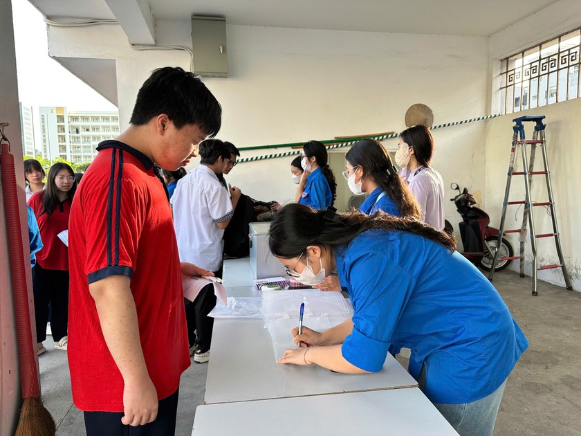 Sáng 2/6, hơn 15.000 thí sinh tham gia dự thi tuyển sinh vào lớp 10 THPT Quảng Ninh năm học 2025-2026 tiếp tục làm bài thi chung môn Toán.